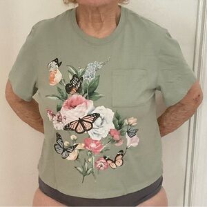 Zoe + Liv Green Floral Butterfly Short Sleeve Tee